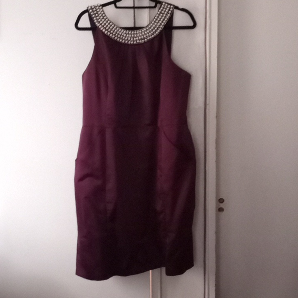 Beautiful, pearl neckline dress with pockets